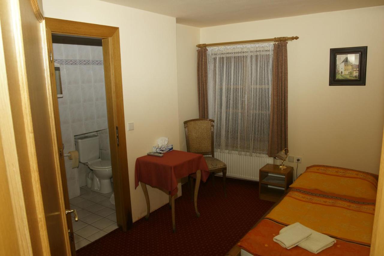 Hotel U Zlateho Andela Pardubice Phòng bức ảnh