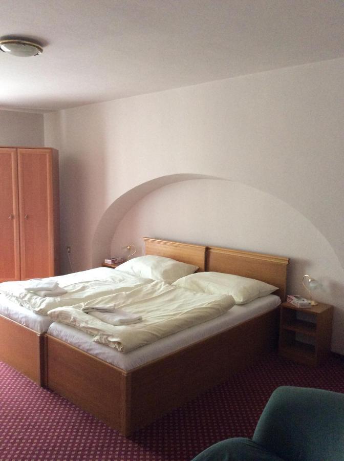 Hotel U Zlateho Andela Pardubice Ngoại thất bức ảnh