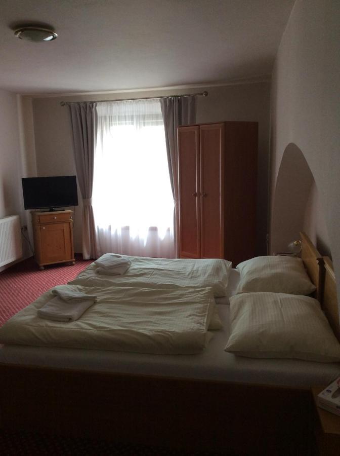 Hotel U Zlateho Andela Pardubice Ngoại thất bức ảnh