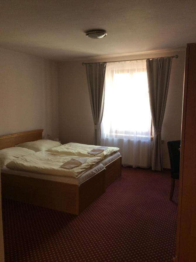 Hotel U Zlateho Andela Pardubice Ngoại thất bức ảnh