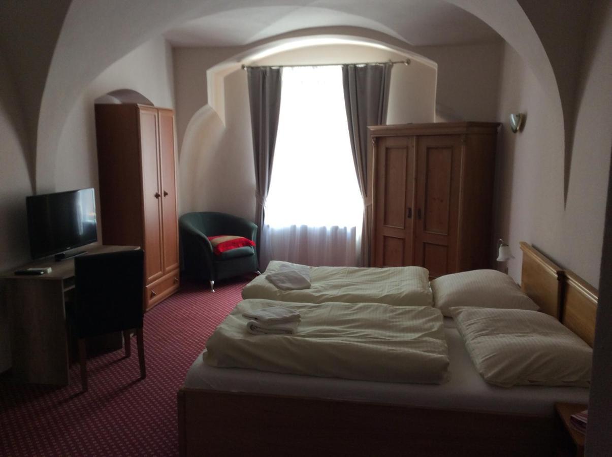 Hotel U Zlateho Andela Pardubice Ngoại thất bức ảnh